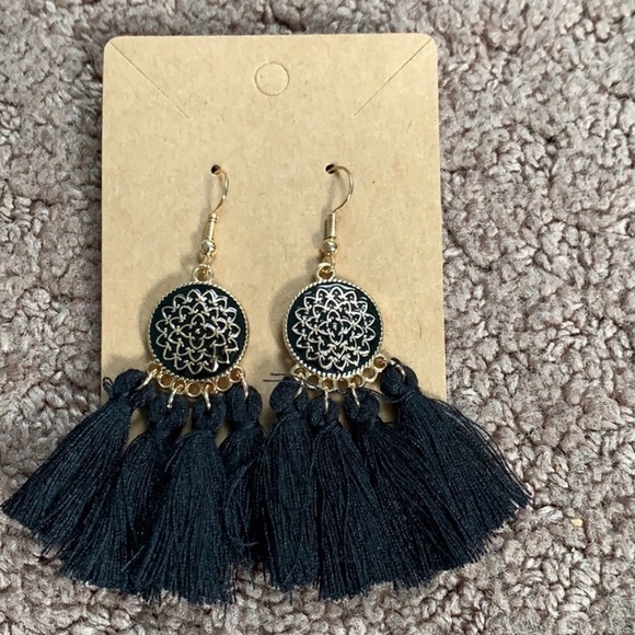 Earring bundle - Picture 3 of 4